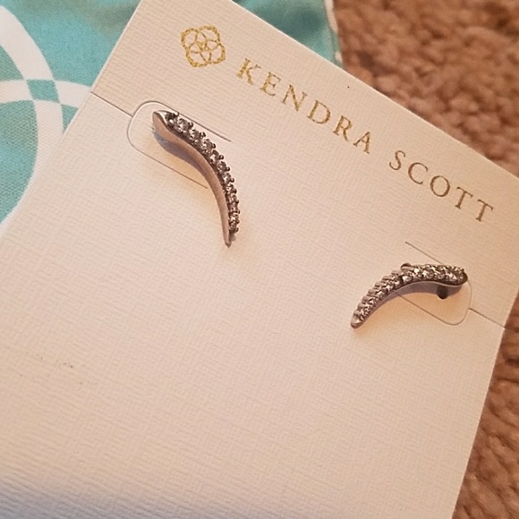 Kendra Scott whit earrings in dark silver - Picture 2 of 3