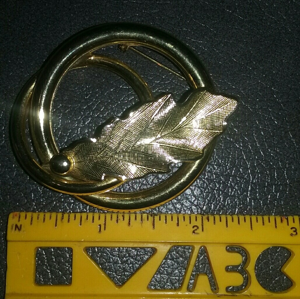 Gold tone brooch