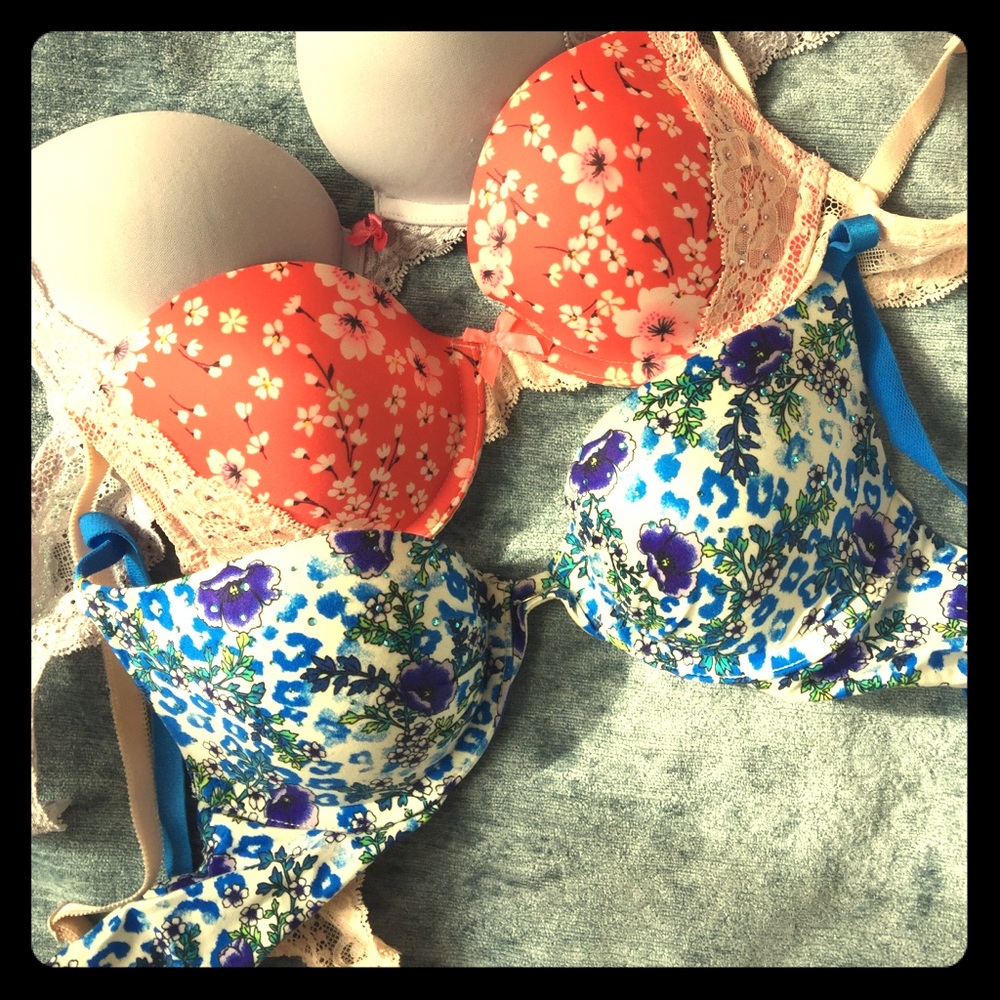 sALe! Bundel of Victoria Secret bras 32B