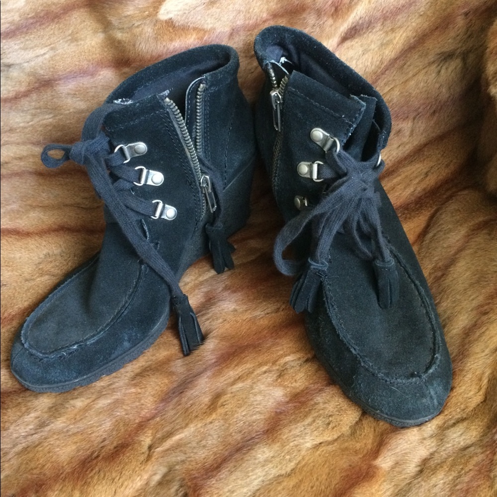 Shoes - Picture 2 of 5