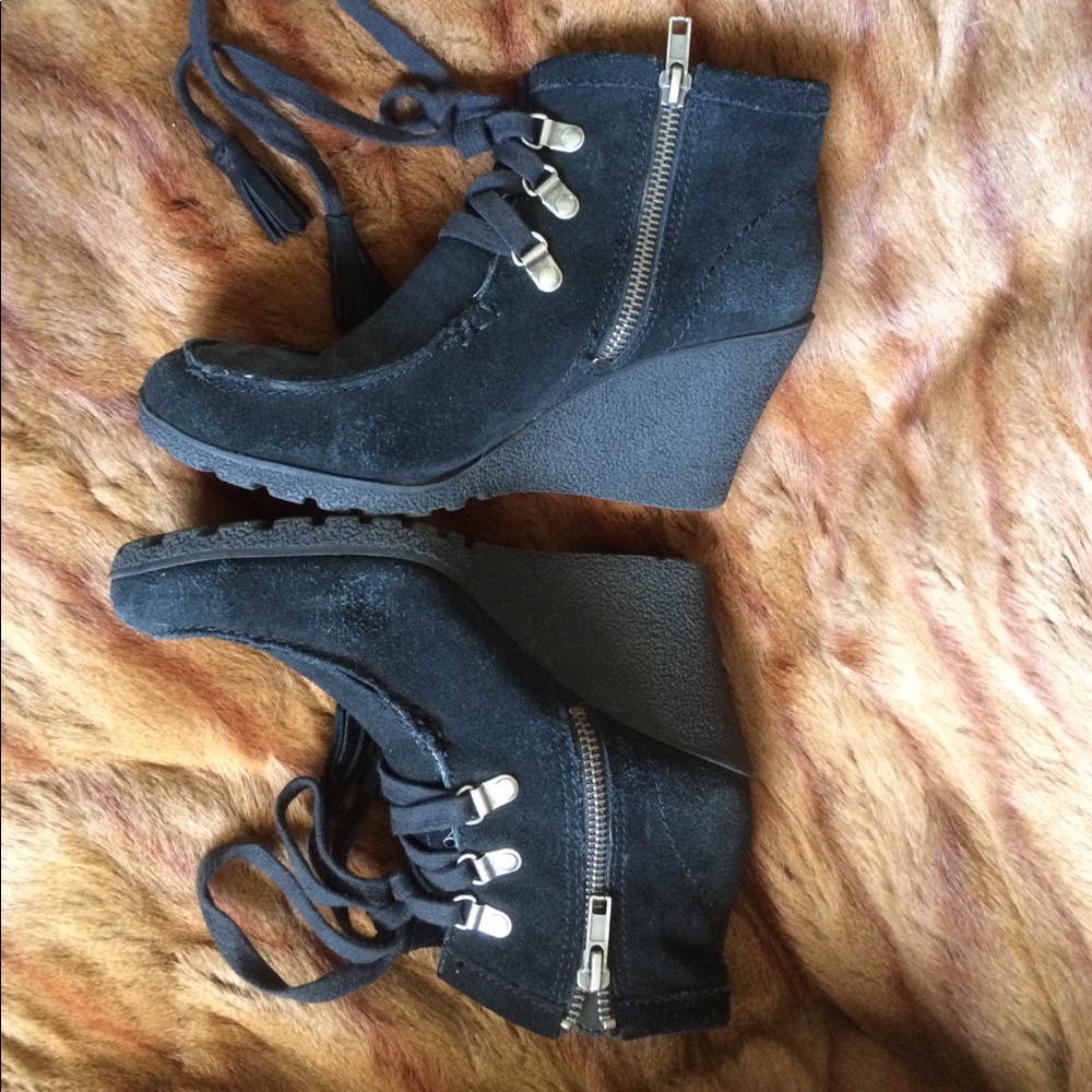 Shoes - Picture 3 of 5