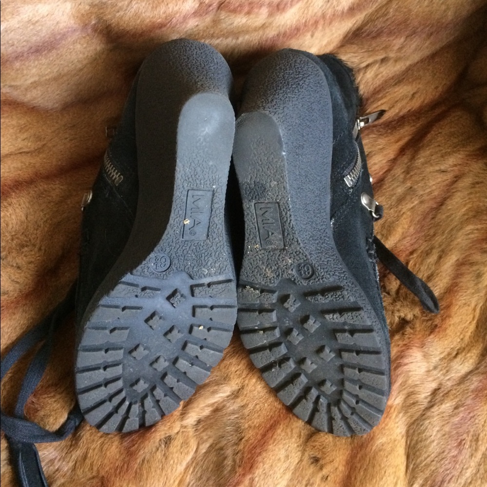 Shoes - Picture 4 of 5