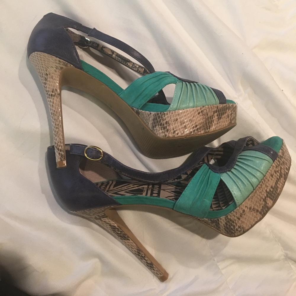 Strapy Pumps - image 4
