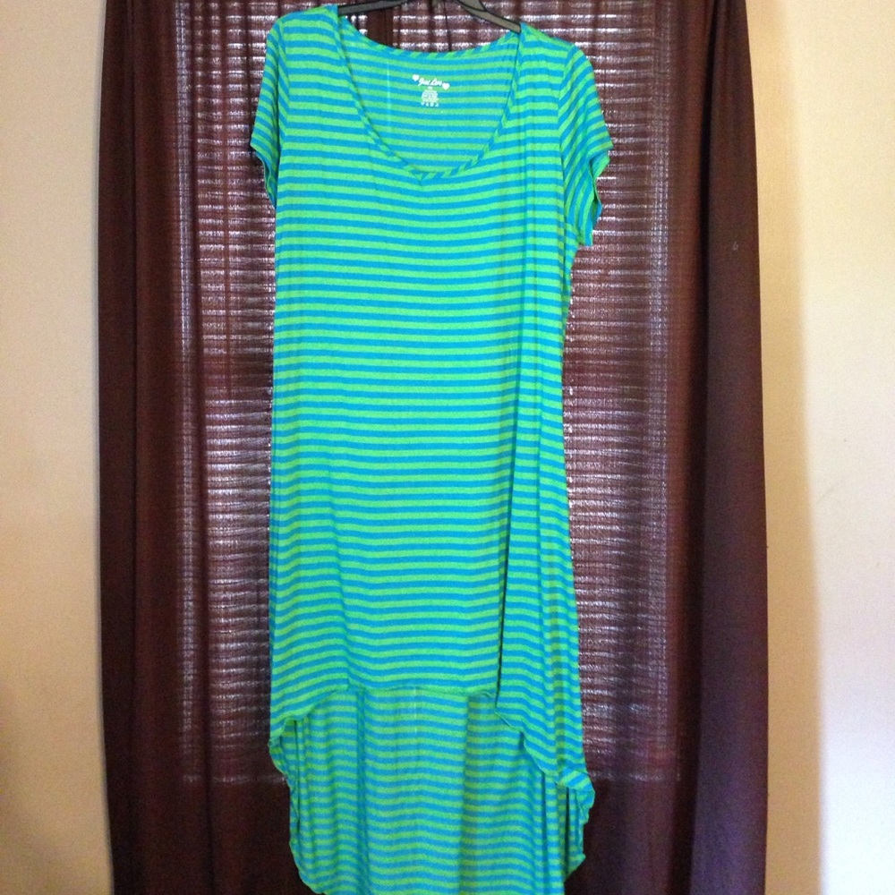 Maxi dress  high low.