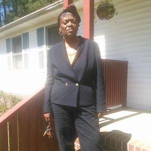 Meet your Posher, Angela