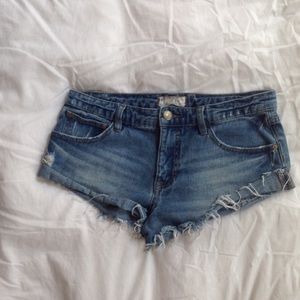 Free people size 26 dolphin hem denim shorts