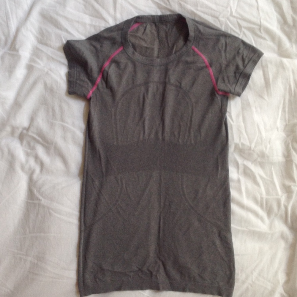 Lululemon size 6 gray and pink swiftly SS