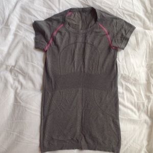Lululemon size 6 gray and pink swiftly SS