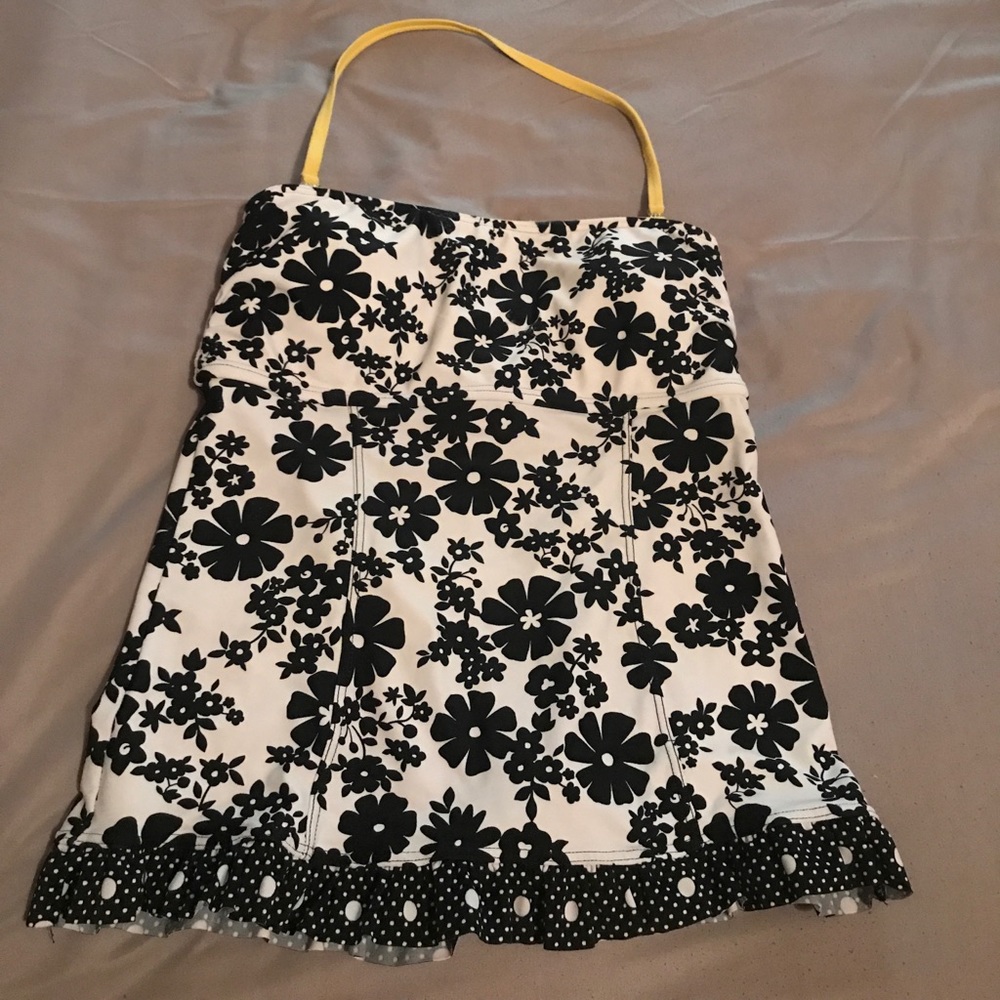 BLACK AND WHITE TANKINI