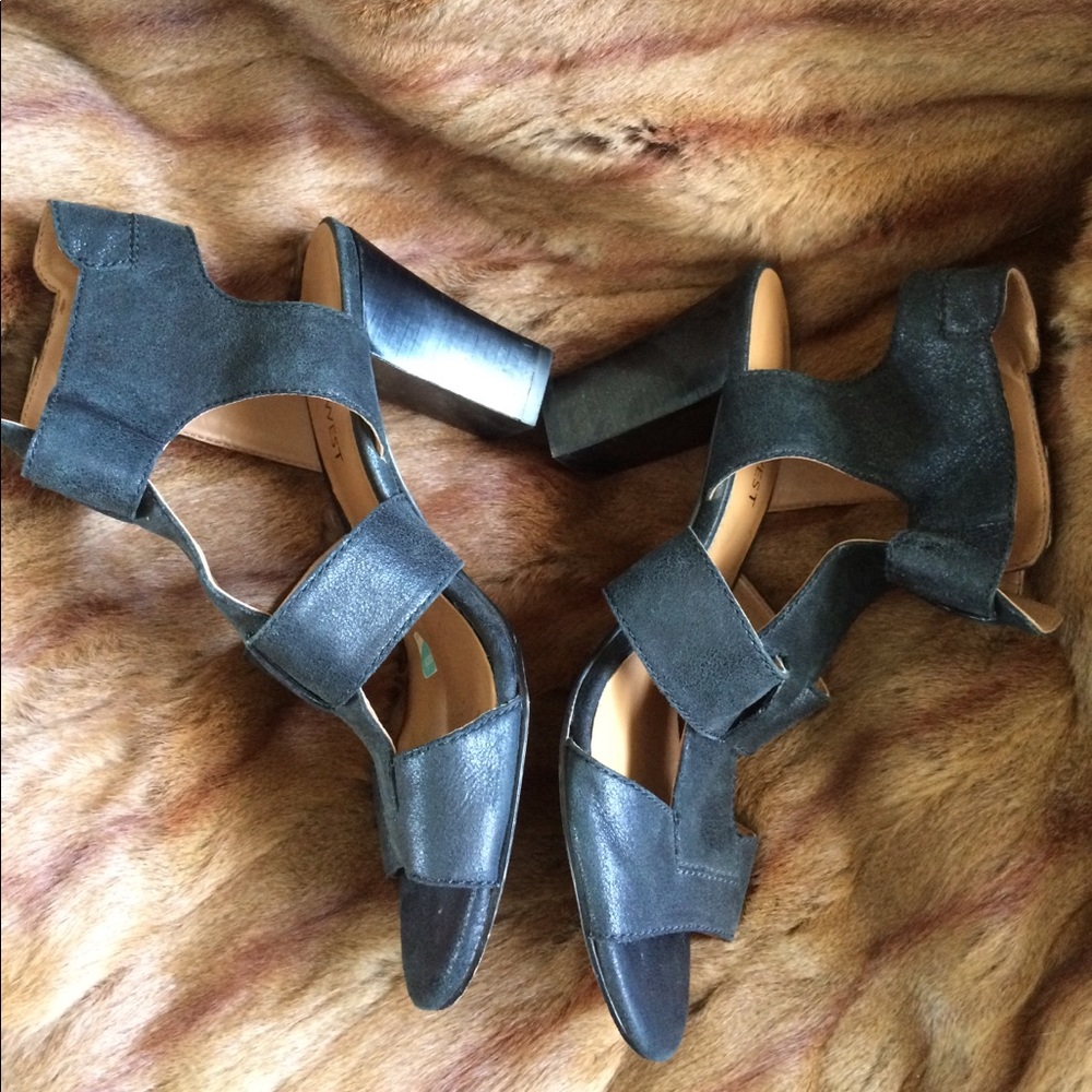 Shoes - Picture 2 of 5