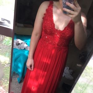 Sherri Hill red prom dress