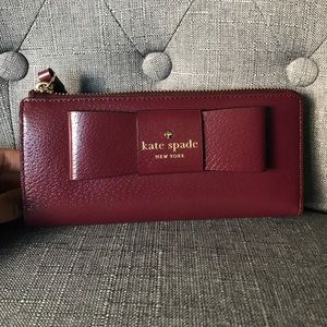 Kate Spade Bow Zipped Wallet - maroon LIKE NEW!