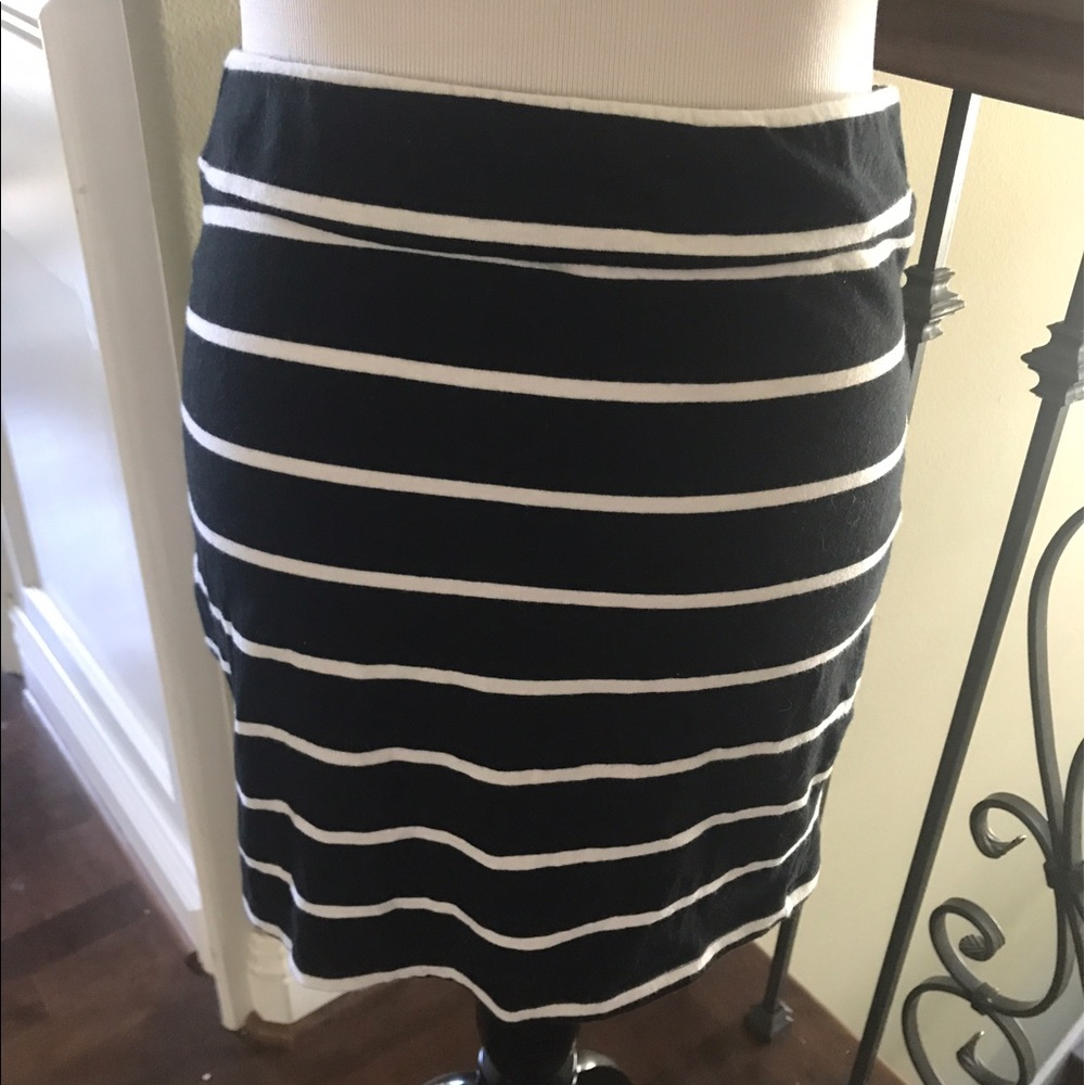 Black and white elastic waist mini