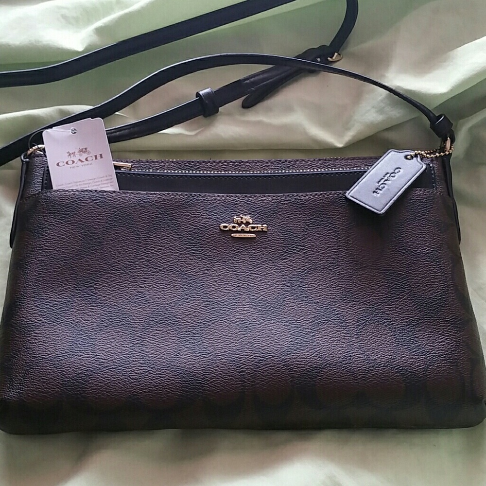 Coach brand new with tags has removable inner bag.