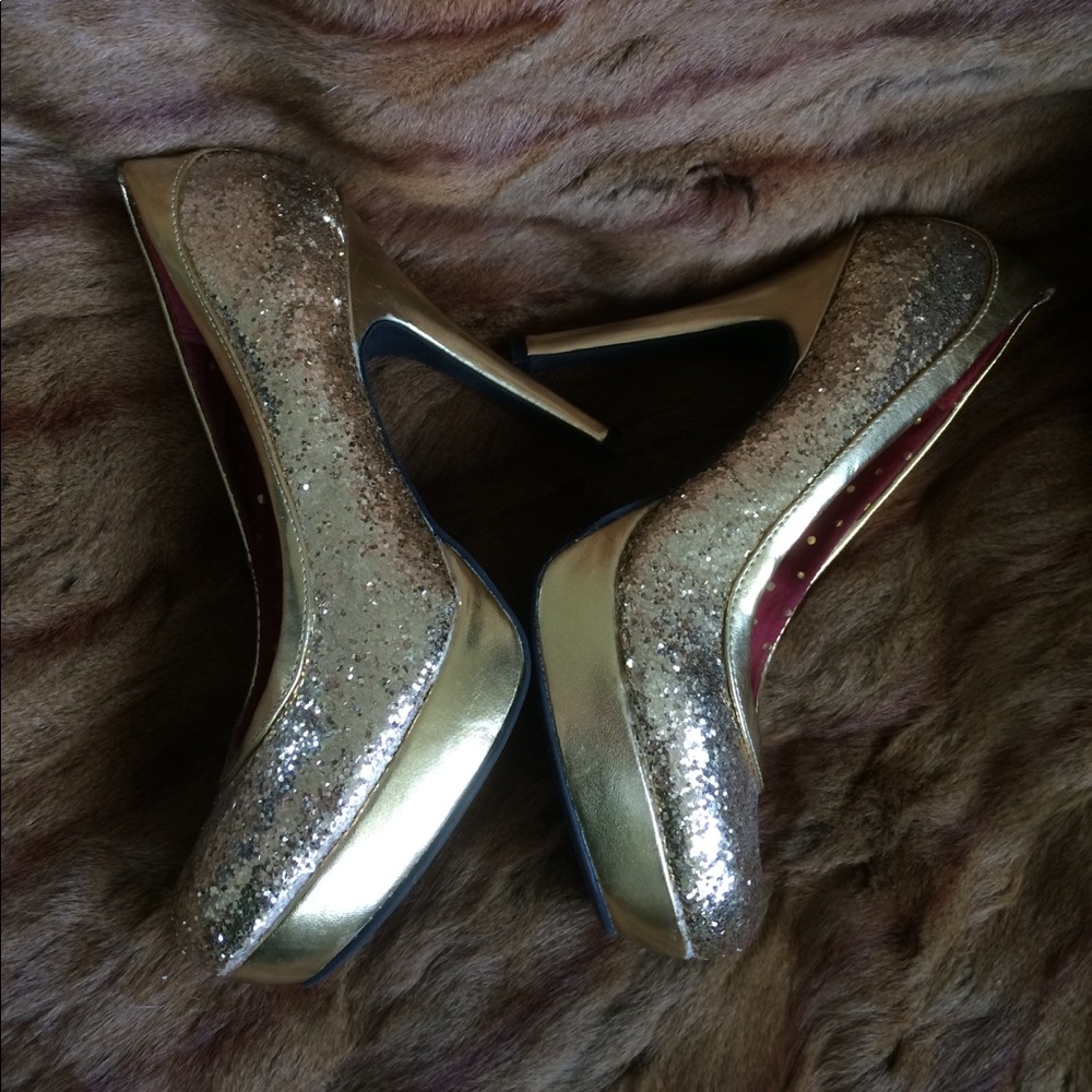 Shoes - Picture 2 of 5