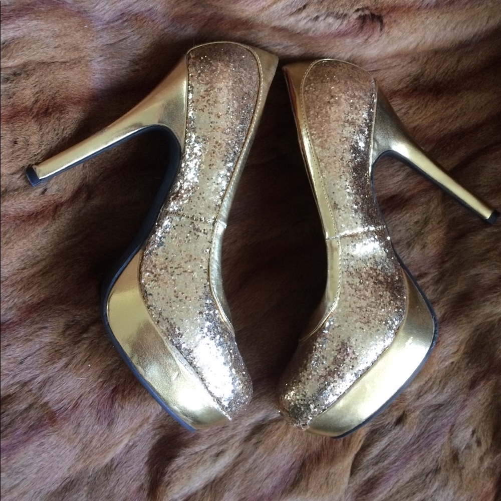 Shoes - Picture 3 of 5
