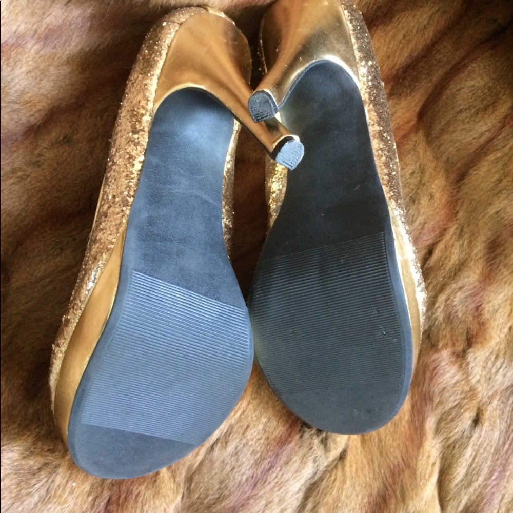 Shoes - Picture 4 of 5