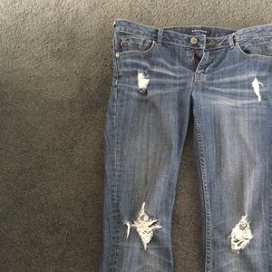 Distressed cropped denim jeans, super cute!