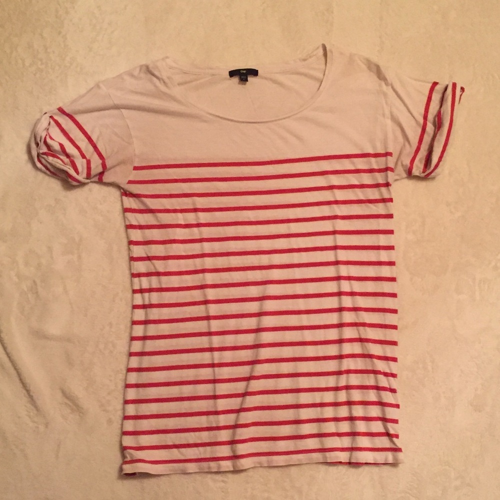 White and red striped Gap tshirt