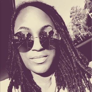 Meet your Posher, Alexis