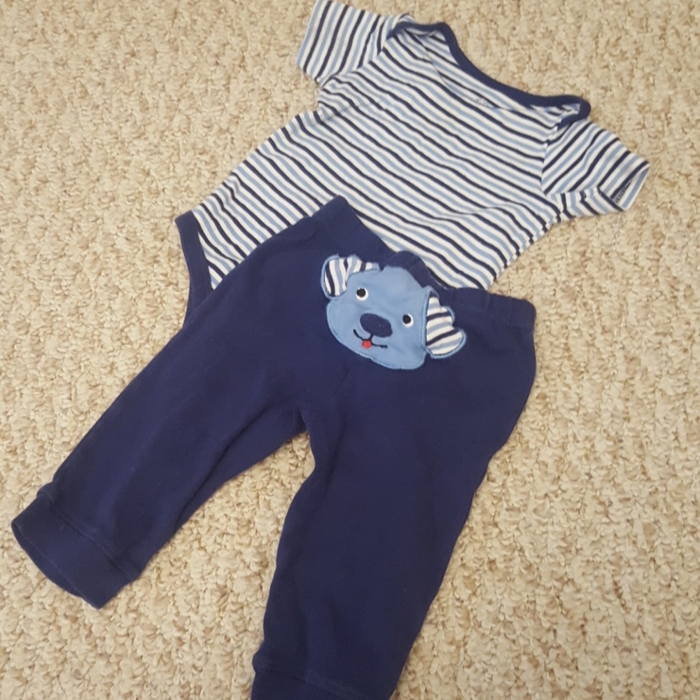 2 piece outfit with puppy on bottom