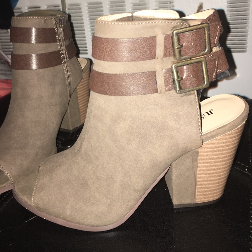 Open toe booties - Picture 2 of 3