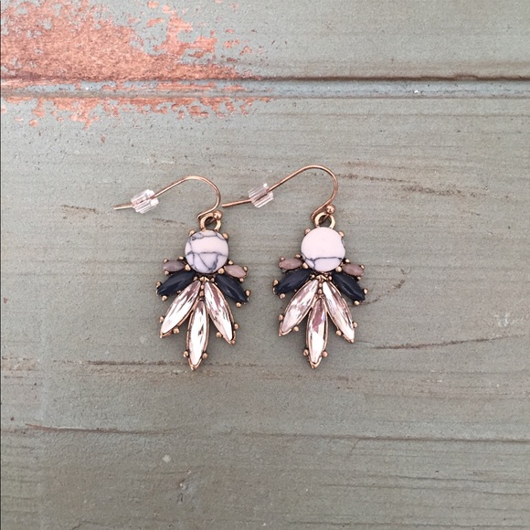 NIP crystal/stone drop earrings - Picture 2 of 3