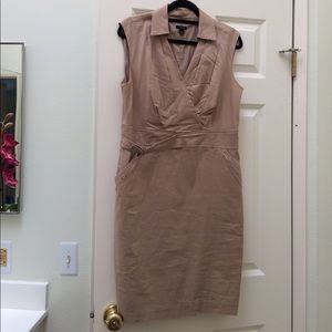 Khaki Dress with POCKETS!