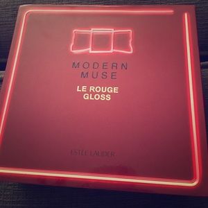 NIB Modern muse - le rouge gloss gift set