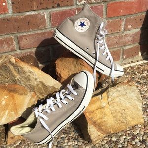 Like New Converse Hi tops Size 9 Men's/11 Women's