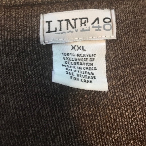 V-neck sweater - Picture 3 of 3