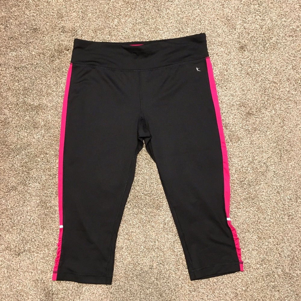 Black and Pink Capri workout leggings size M