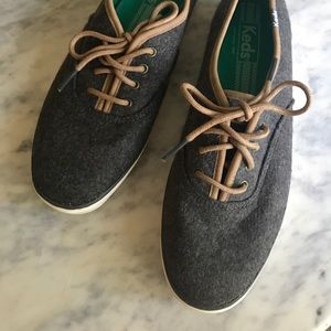 NWOT // Gray Felt KEDS