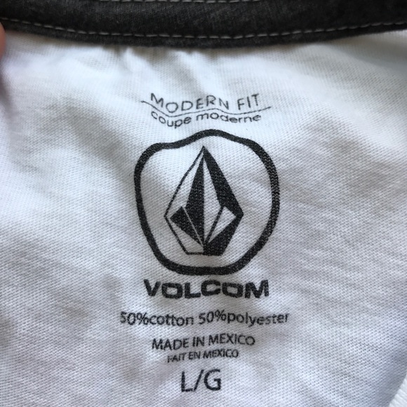 Never worn, ultra lightweight Volcom T-shirts - Picture 4 of 5