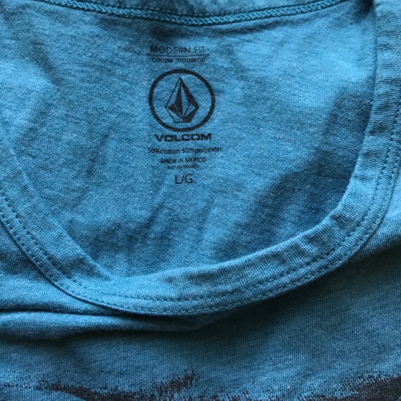Never worn, ultra lightweight Volcom T-shirts - Picture 5 of 5