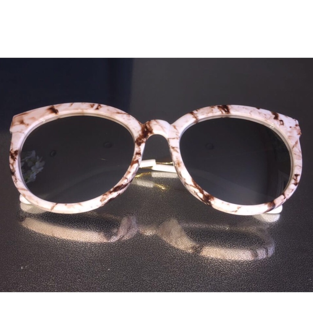 NEW✨ White Marble Sunglasses 😍 - Picture 4 of 6