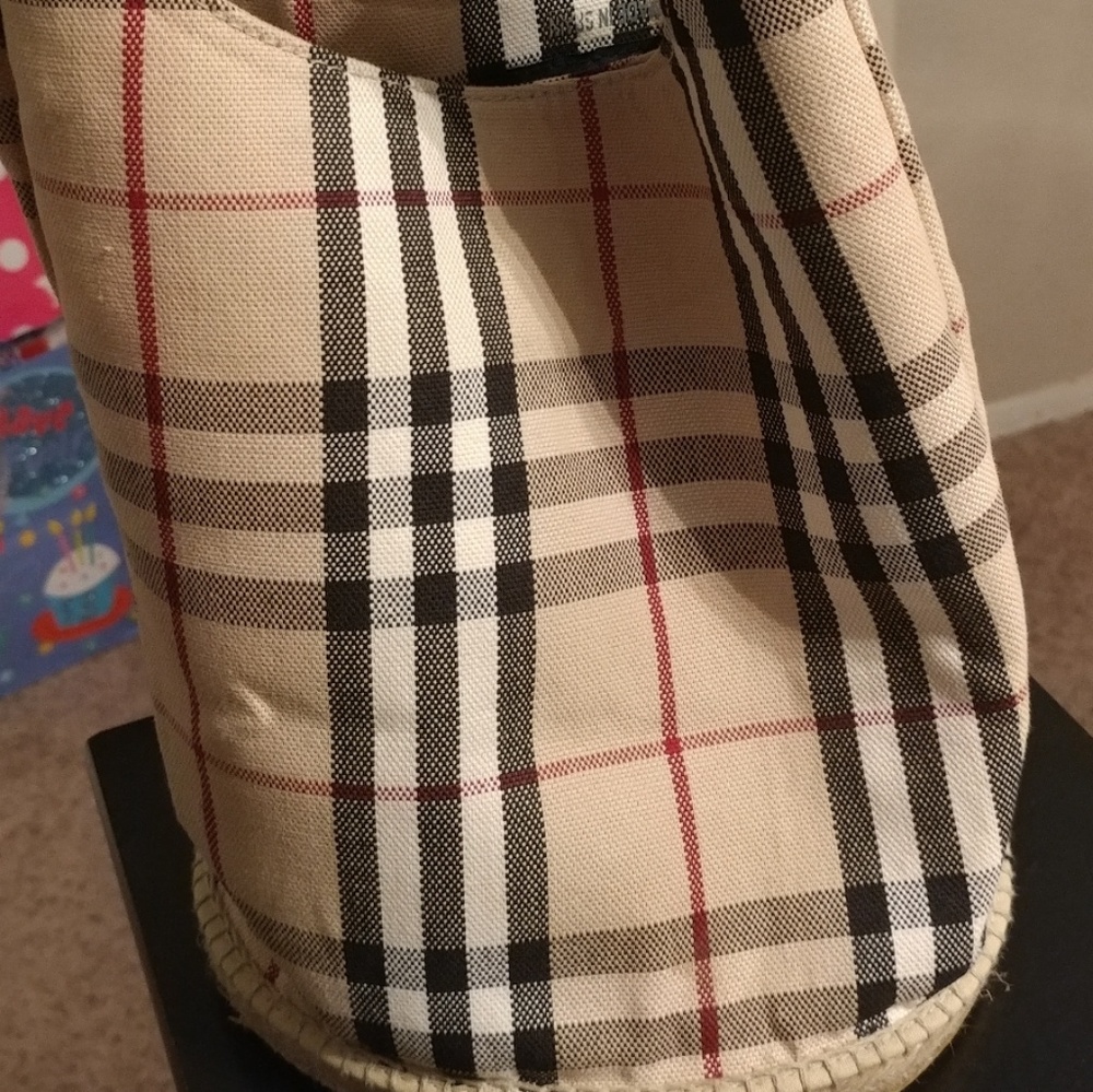 💯 authentic Burberry tote