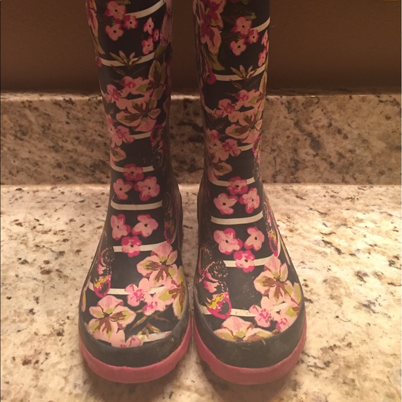 Girls Rain Boots - Picture 2 of 3