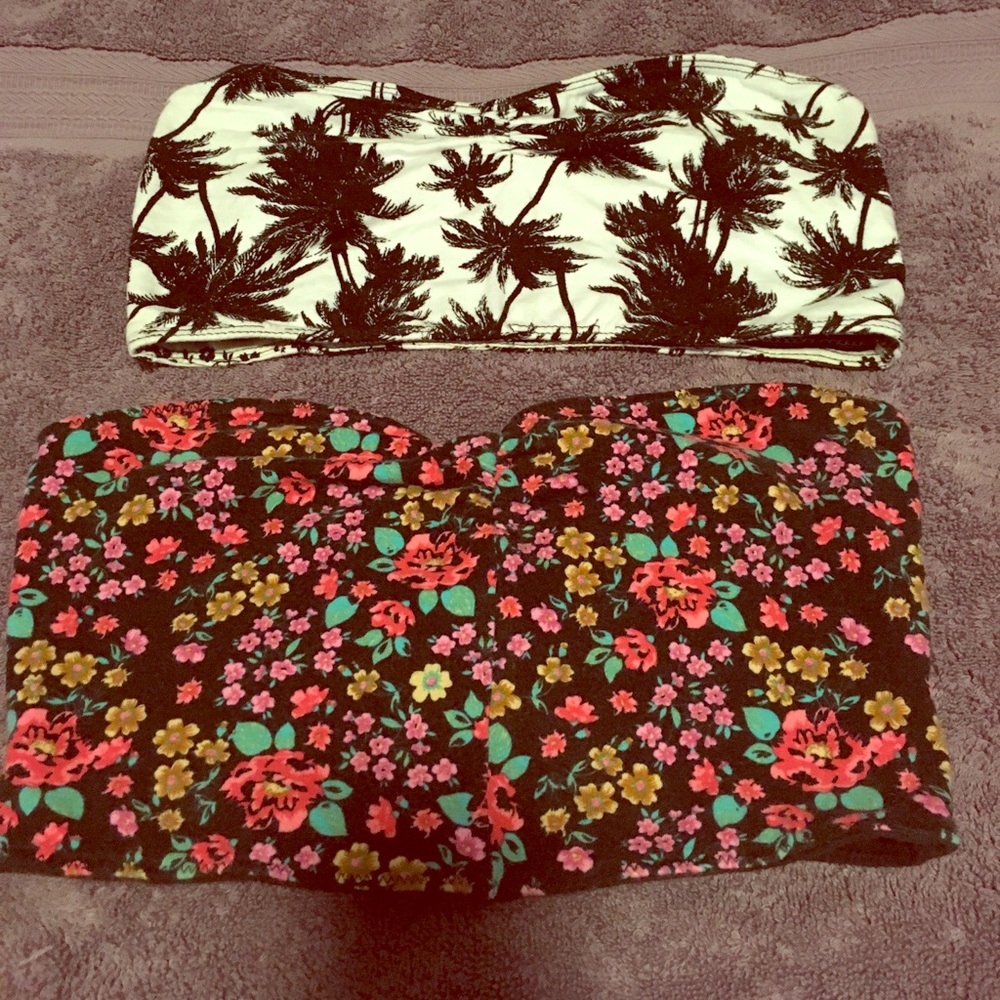 Two reversible bandeaus.