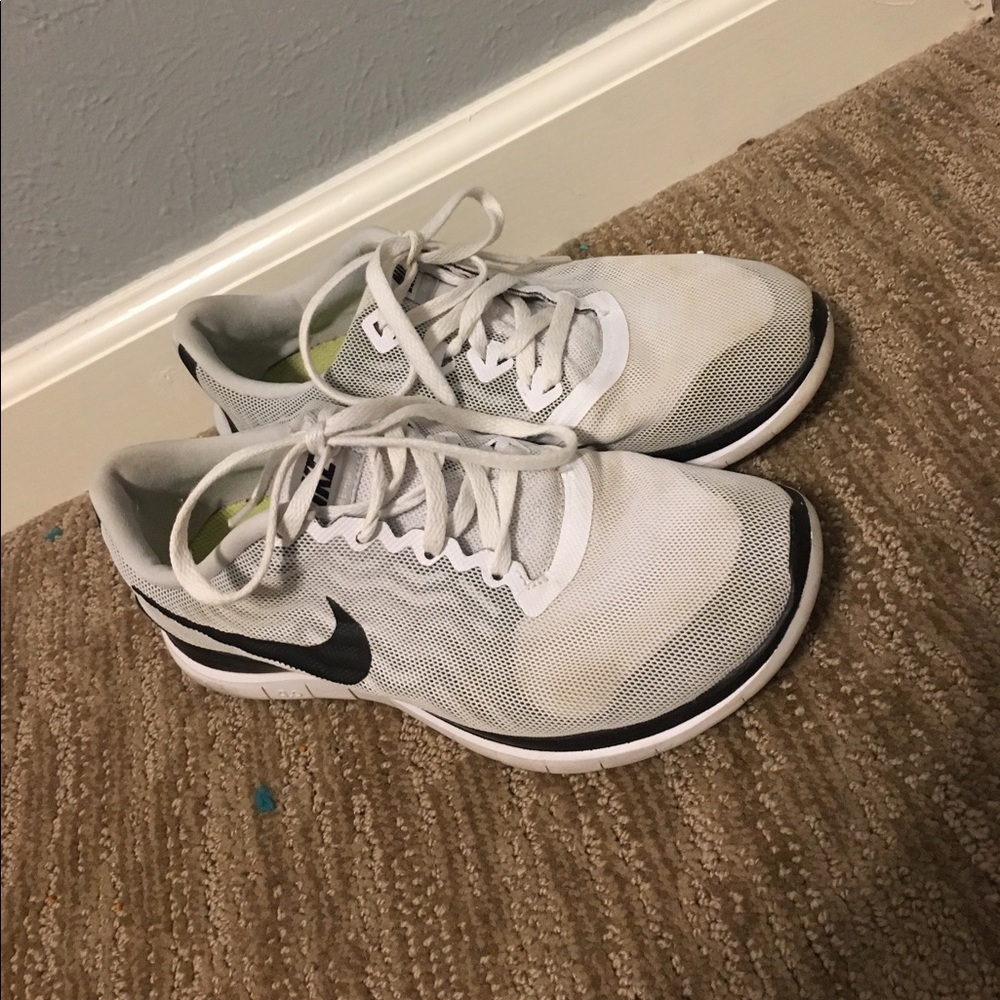 White Nike Free run