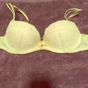 34A Victoria's Secret bra