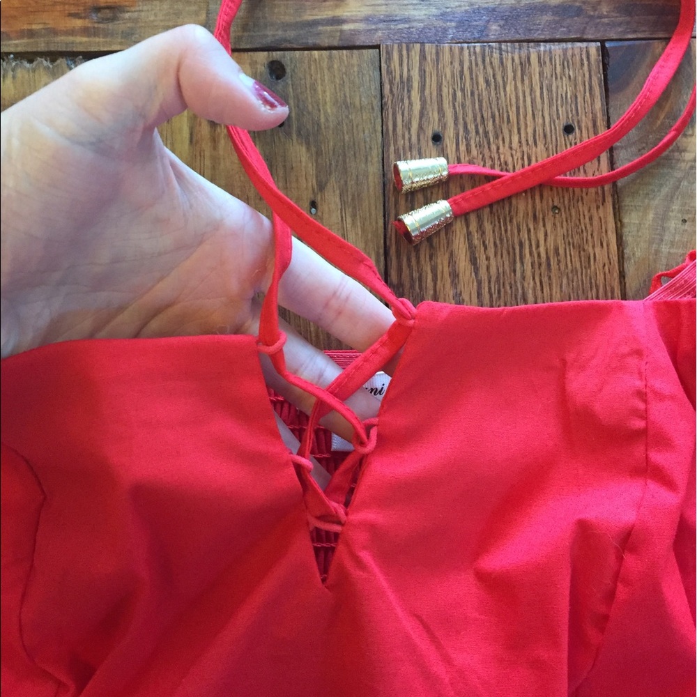 Red halter off the shoulder - Picture 5 of 6