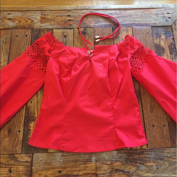 Red halter off the shoulder - Picture 2 of 6