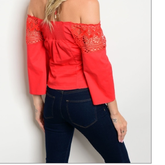 Red halter off the shoulder - Picture 3 of 6