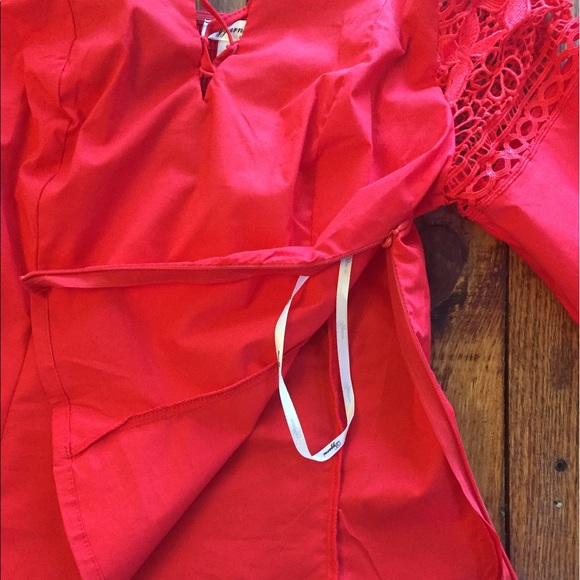 Red halter off the shoulder - Picture 6 of 6