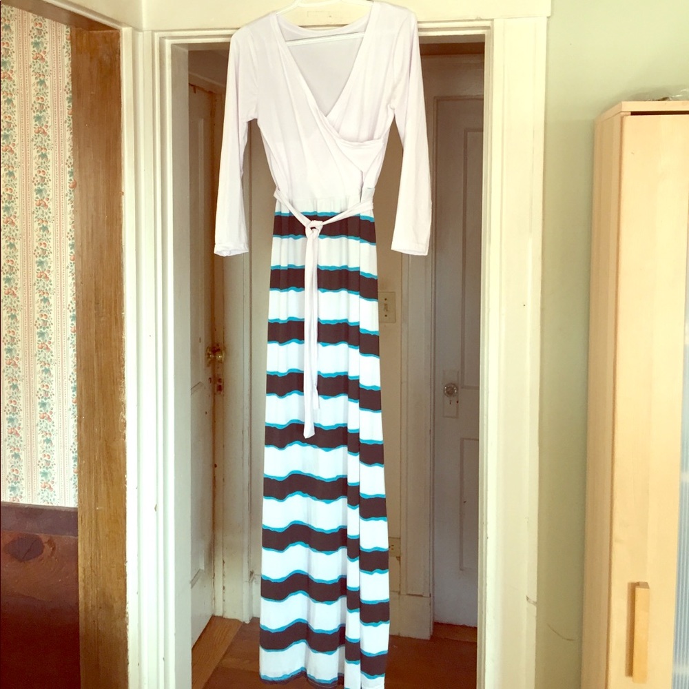 3/4 sleeve front crossover maxi dress- white/blue