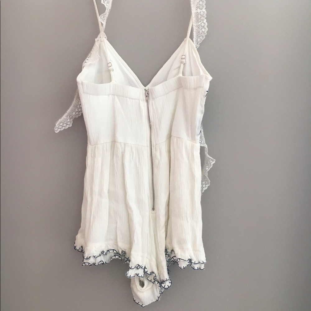 Gorgeous floral embroidered romper - Picture 3 of 4