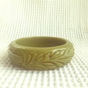 Bangle bracelet