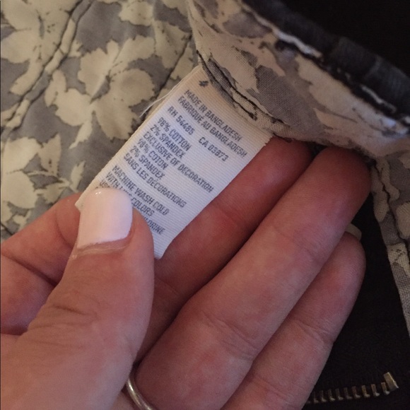 Black shorts - Picture 3 of 4