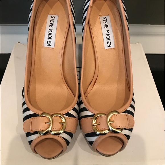 Steven Madden Peep Toe Pumps - Picture 2 of 6